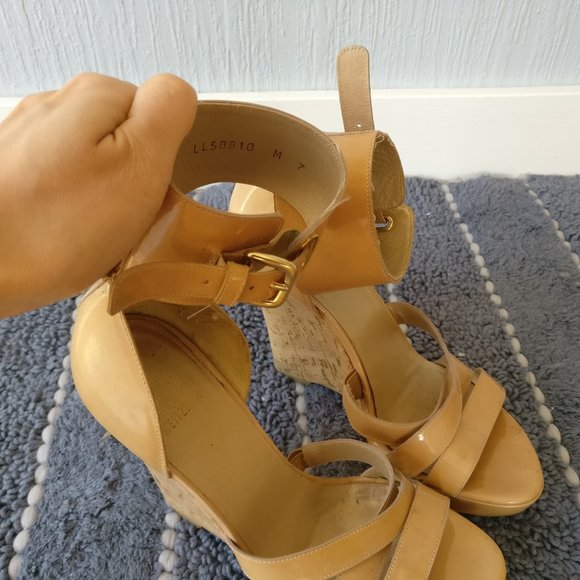 Stuart Weitzman Nude Patent Leather Sandals - Picture 5 of 6